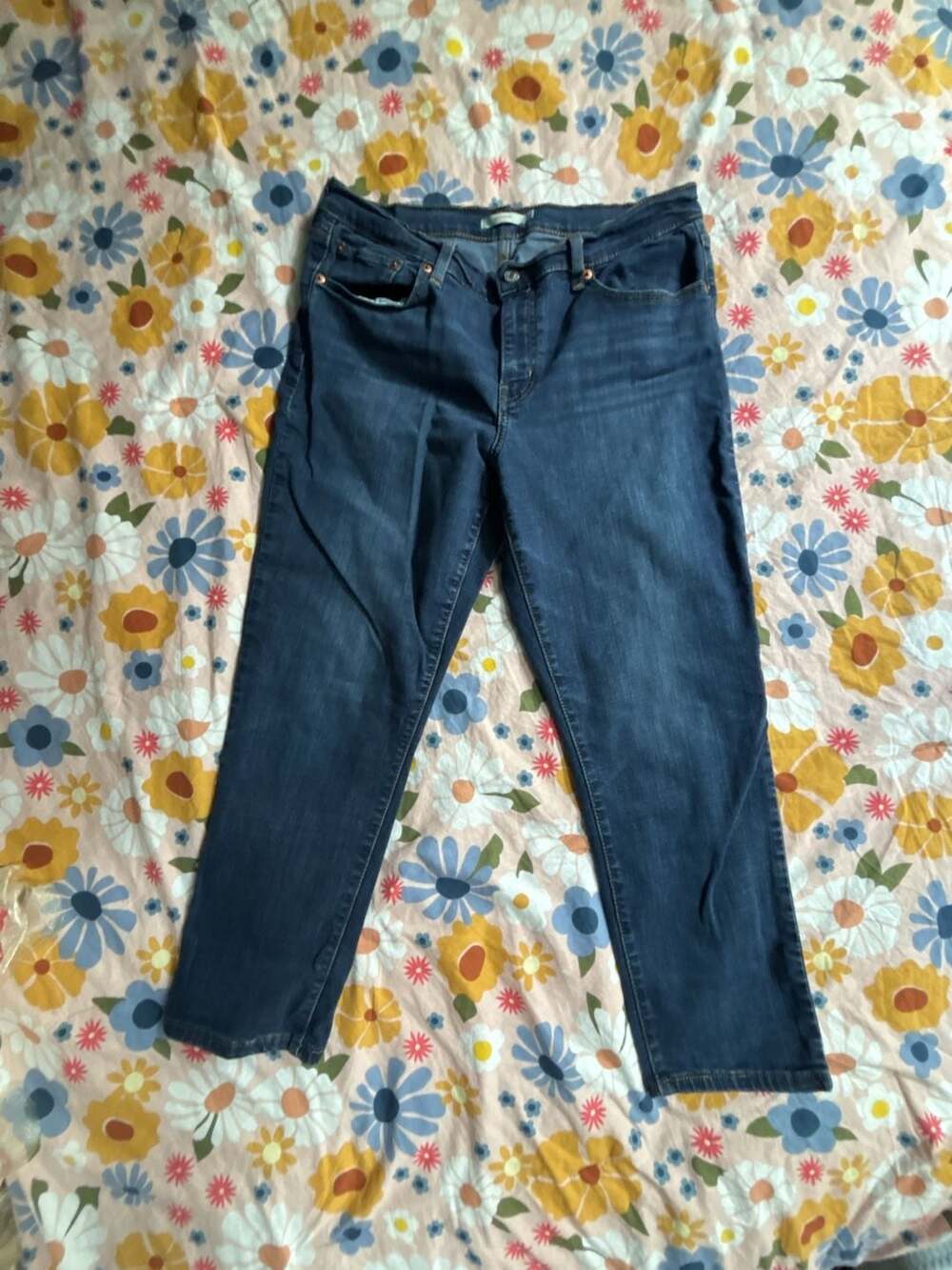Levi's Women's Boyfriend Fit Dark Wash Blue Jeans Size 31